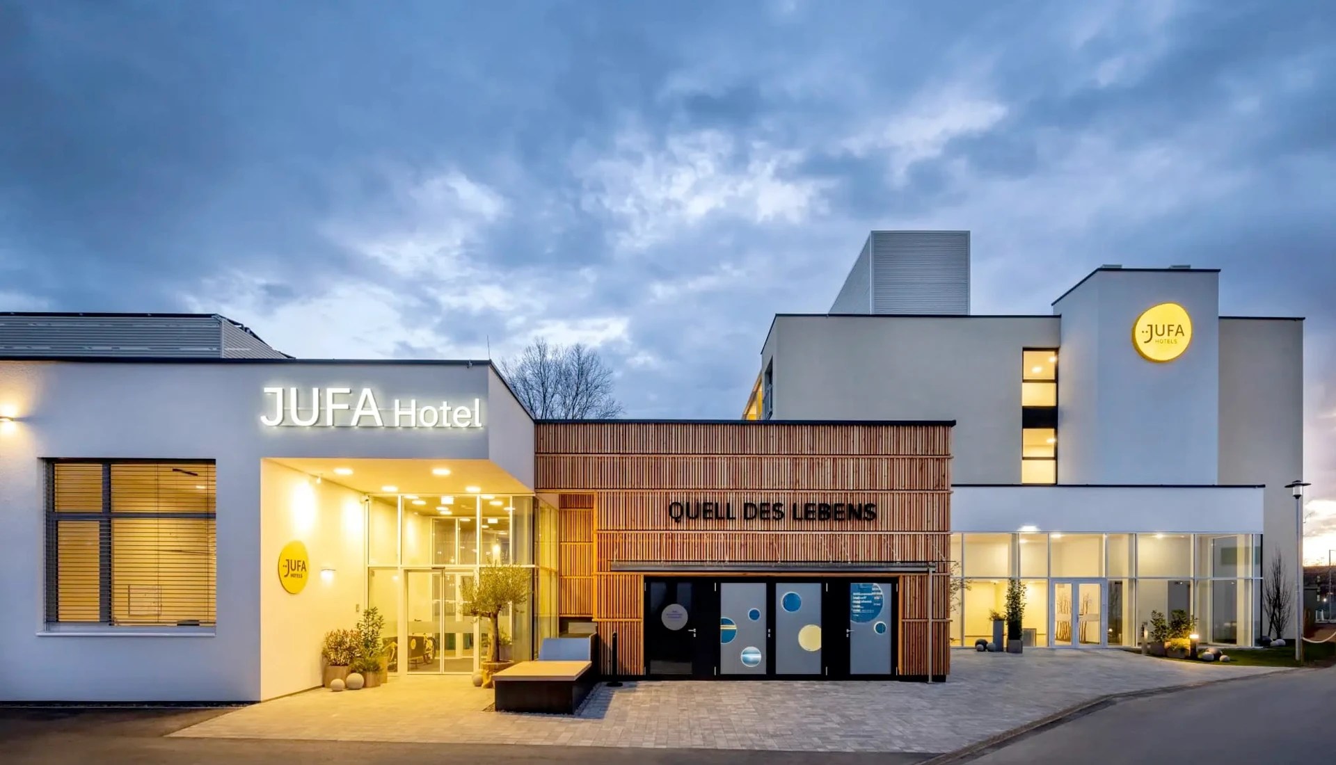 Frühlingsauftakt mit Yoga & Buch